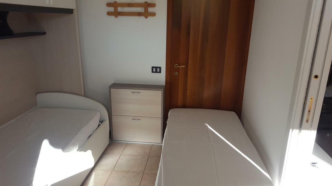 Appartamento Michele Tre Piscine Caraibiche Desenzano Del Garda Exterior foto